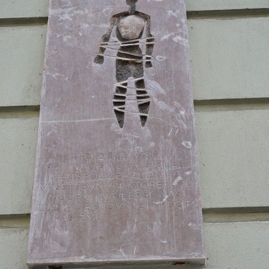 Nájomný dom, tabuľa pamätná