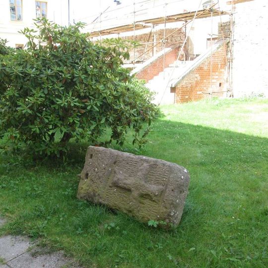 Křížový kámen u kostela v Manětíně