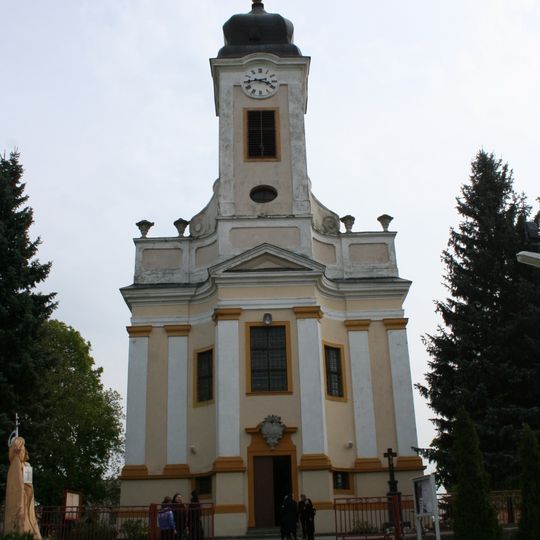 Seven Sorrows of Mary church, Maňa