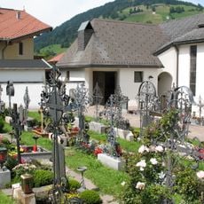 Friedhof und Aufbahrungshalle/ Totenkapelle