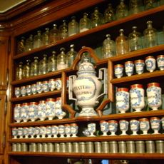 Apothicairerie de l'hôtel-Dieu de Bourg-en-Bresse