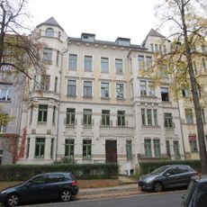 Mietshaus in geschlossener Bebauung mit Vorgarten Barbarossastraße 62