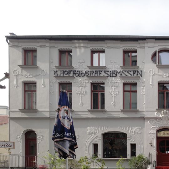 Wohn- und Geschäftshaus