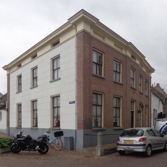 Peperstraat 24, Buren
