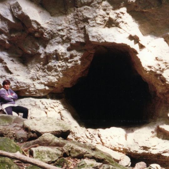 Y-ágú Cave
