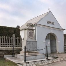 Pomník padlým v Úsově před hřbitovem