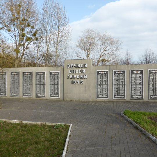 War memorial in Pyatidorozhnoye