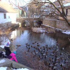 Most Rybovy ulice přes Jalový potok v Rožmitále pod Třemšínem