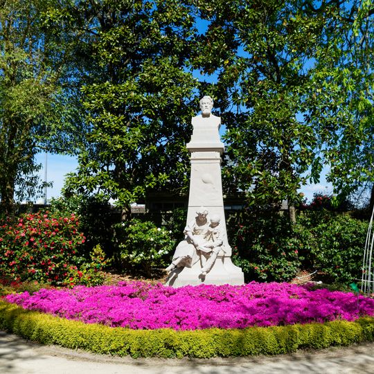 Monument à Jules Verne