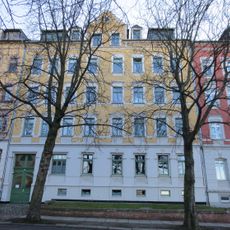 Mietshaus in geschlossener Bebauung mit Vorgarten Hilbersdorfer Straße 62