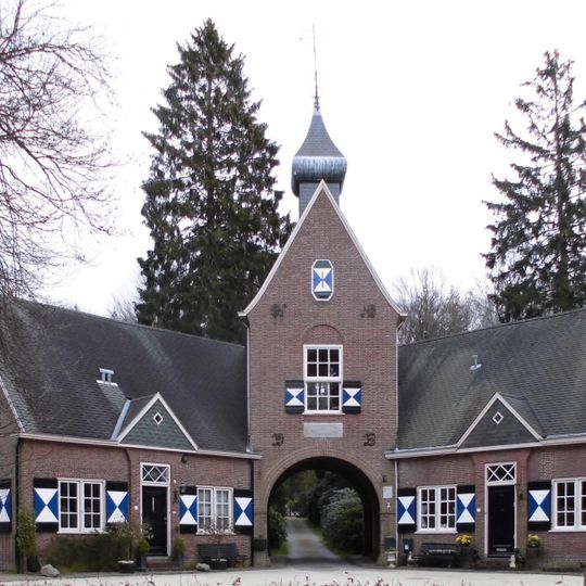 De Ruiterberg: poortgebouw begraafplaats