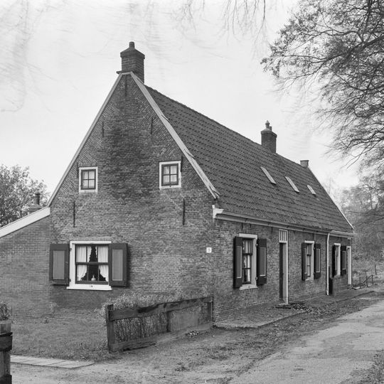 Lage dienstwoningen, oude roedenvensters