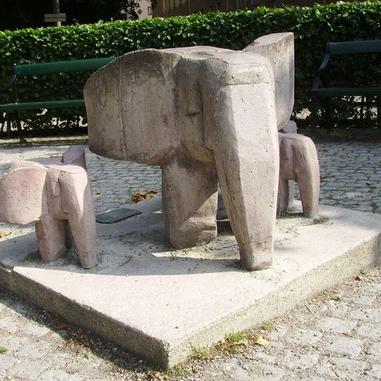 Lilla elefanten drömmer