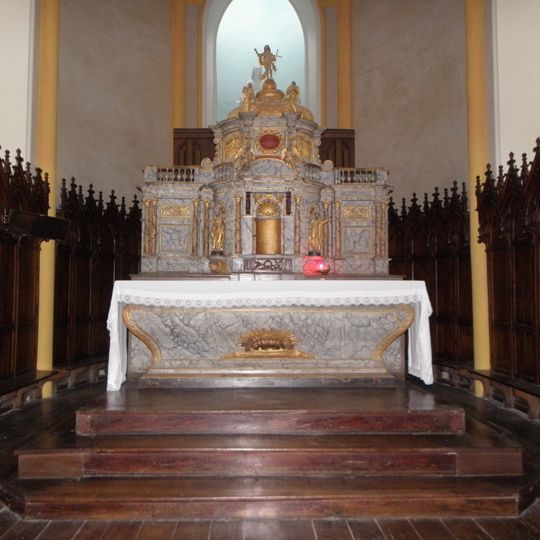 Maître-autel de l'église Saint-Pierre de Miniac-Morvan