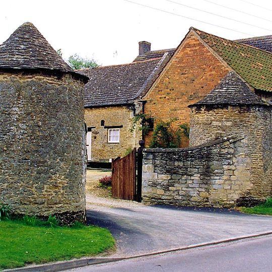 Wall And Gate Lodges To The Grange
