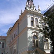 Nájomný dom a záhrada, dom bytový