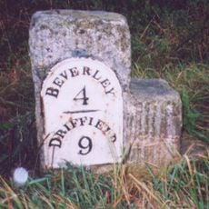 Milestone, Between Scorborough Lodge and Old Road Junction