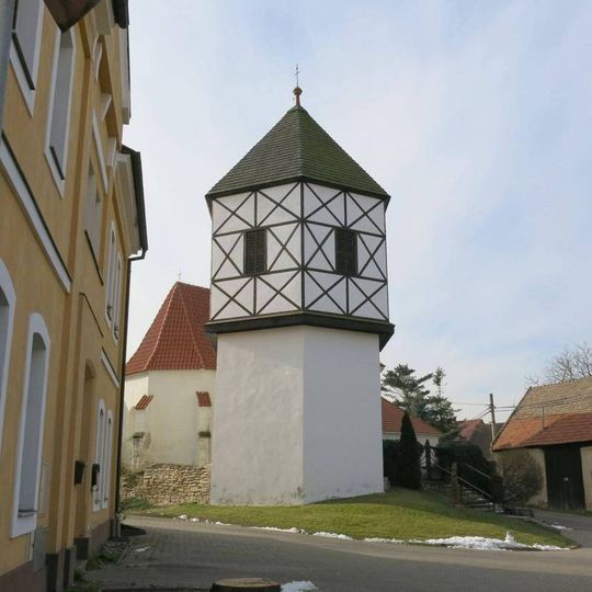 Zvonice u kostela v Lounkách
