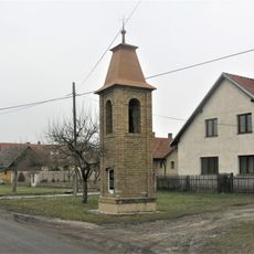 Zvonička na návsi v Mečíři