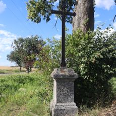 Kříž u cesty severně od Čikova