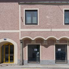 Wohn- und Geschäftshaus