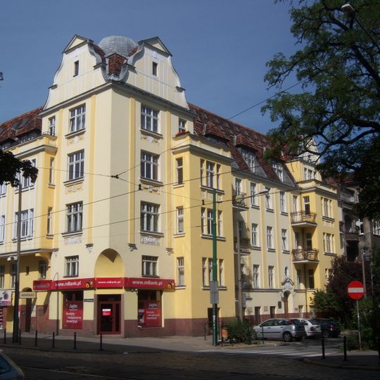 Dąbrowskiego 23 / Kochanowskiego 6