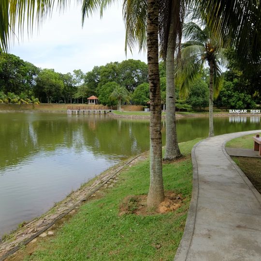 Taman Seri Alam Lake Garden