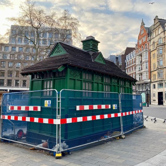 Cabmen's Shelter To North Of Central Garden, Hanover Square