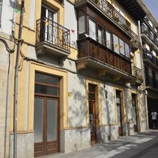 Atzeko kalea 1 etxea