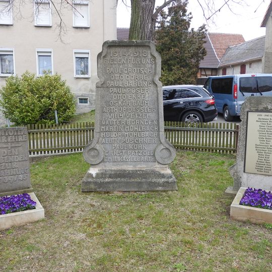 War memorial in Roben