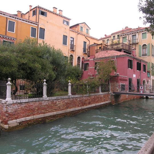 Private bridge on Campo San Vidal NA 2888