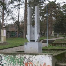 Žulová plastika Mužský a ženský princip u cesty na Mostnou horu v Litoměřicích