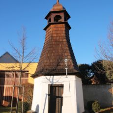 Kříž u kaple v Drážově