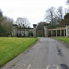 East Lodge and Gate, Hopetoun House