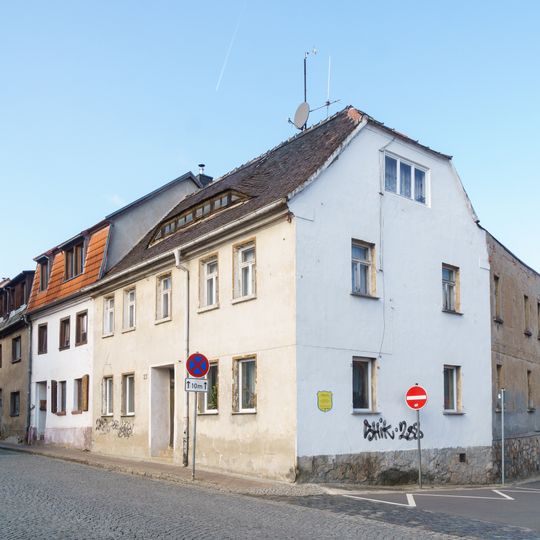 Wohnhaus in geschlossener Bebauung und in Ecklage Dewitzer Straße 23