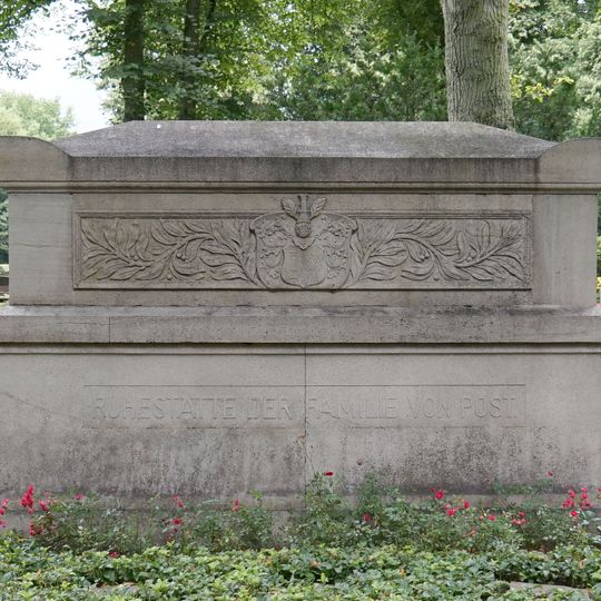 Grabmal von Post