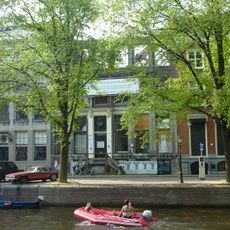 Pand met zesraamsgevel onder louis