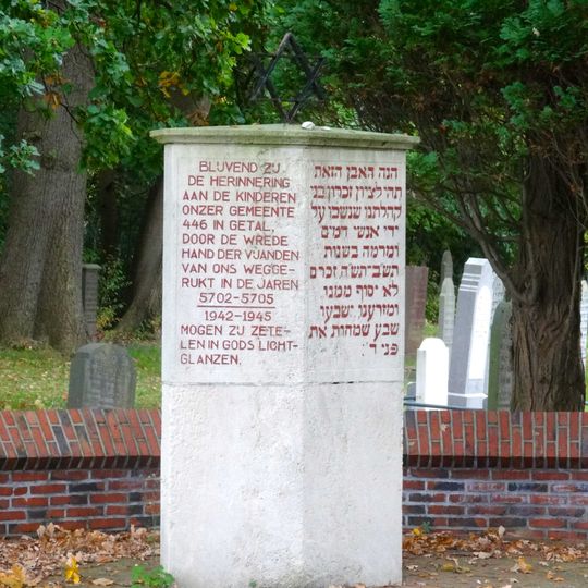 Monument bij de Joodse begraafplaats