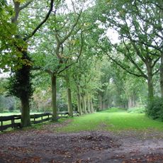 Slot Haamstede: parkaanleg bestaande uit kasteeleiland, voorplein, eikenlaan, wandelbos en ezelwei