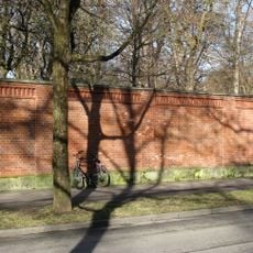 Friedhofsmauer Nähe Adalbertstraße in München