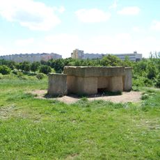 Kamenná plastika v parku Šibeník v Mostě