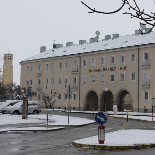 Dr.-Karl-Renner-Hof