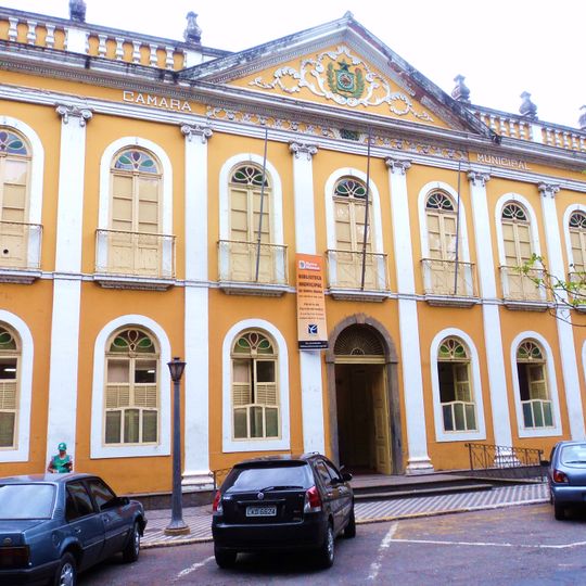 Edifício à Praça da Bandeira