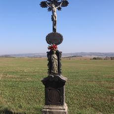 Kříž u cesty u Pokojovic