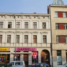 Mietshaus und Gewerbebauten Karl-Marx-Straße 139