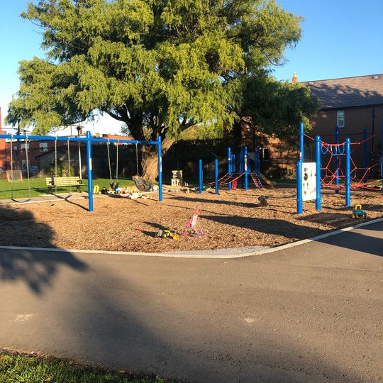 Bristol Avenue Parkette West