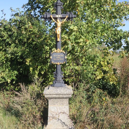 Kříž na křižovatce u Čechtína