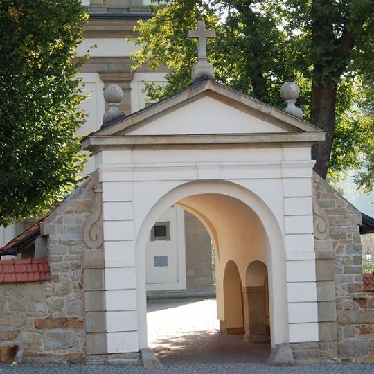 Ogrodzenie z 2 bramkami