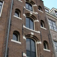 Pakhuis met puntgevel