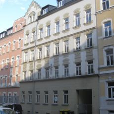 Mietshaus in geschlossener Bebauung Reinhardtstraße 8